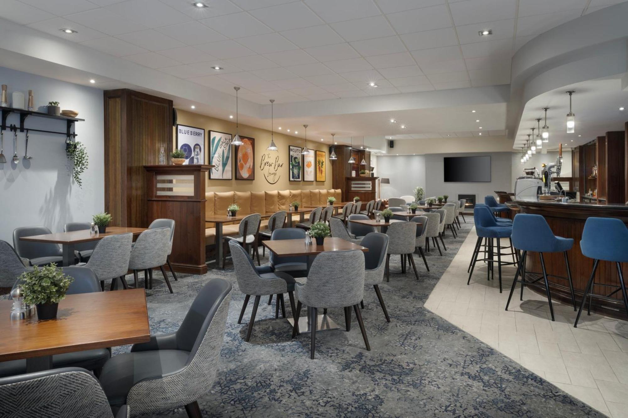 Delta Hotels By Marriott Heathrow Windsor Exterior photo